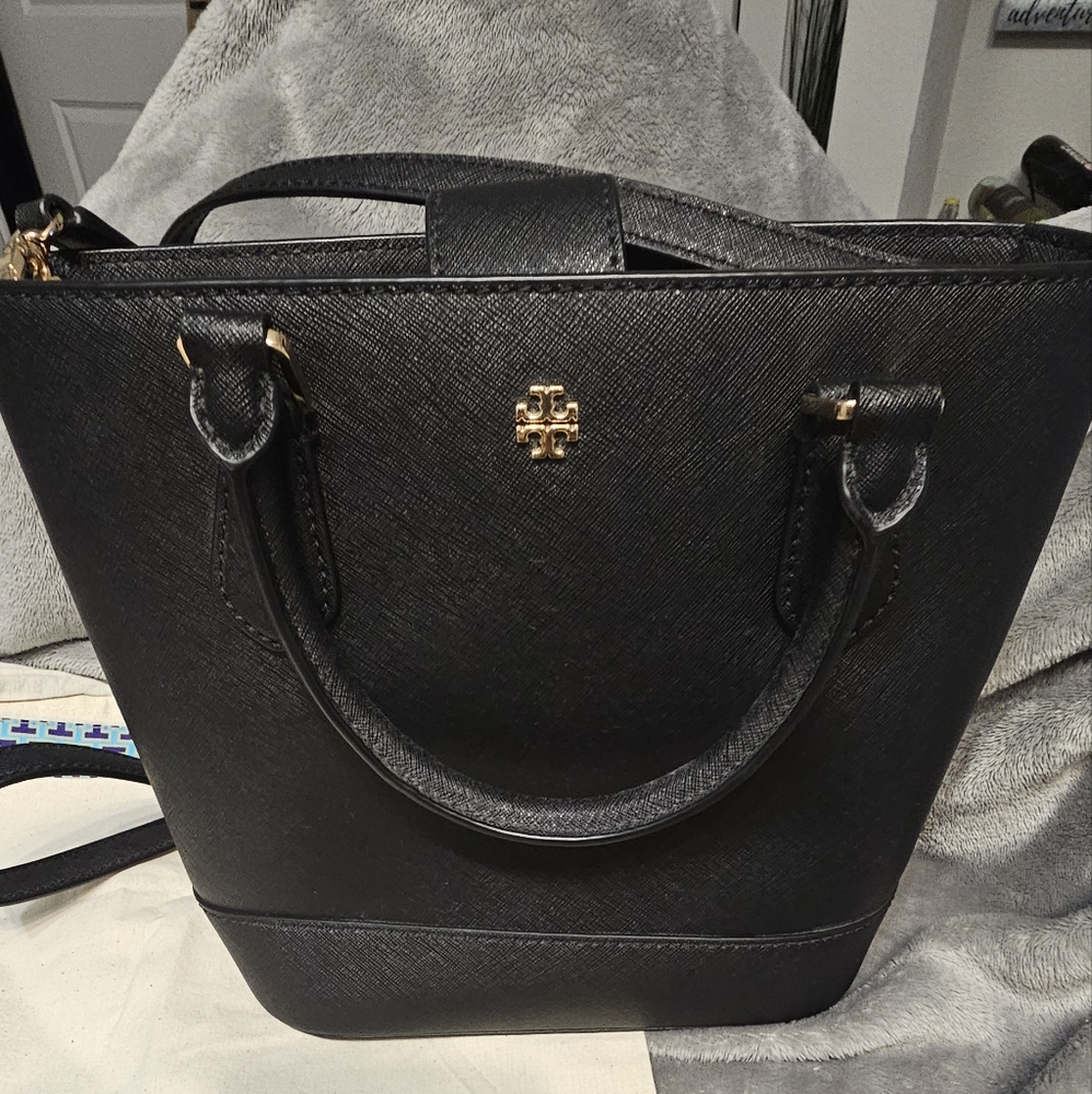 Like New Tory Burch Crossbody. And matching wallet